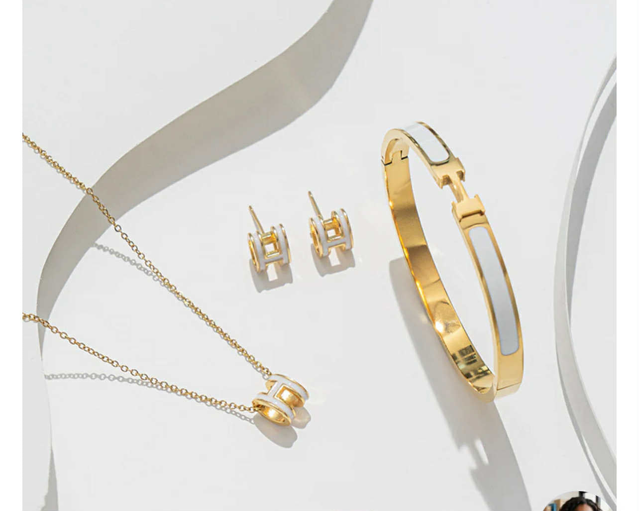 H Jewelry Set