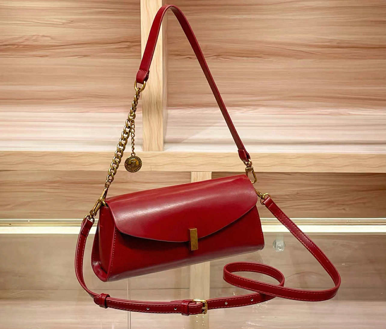 Red Minimalist Shoulder Bag with Chain Strap