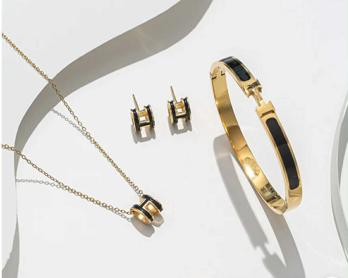 H Jewelry Set